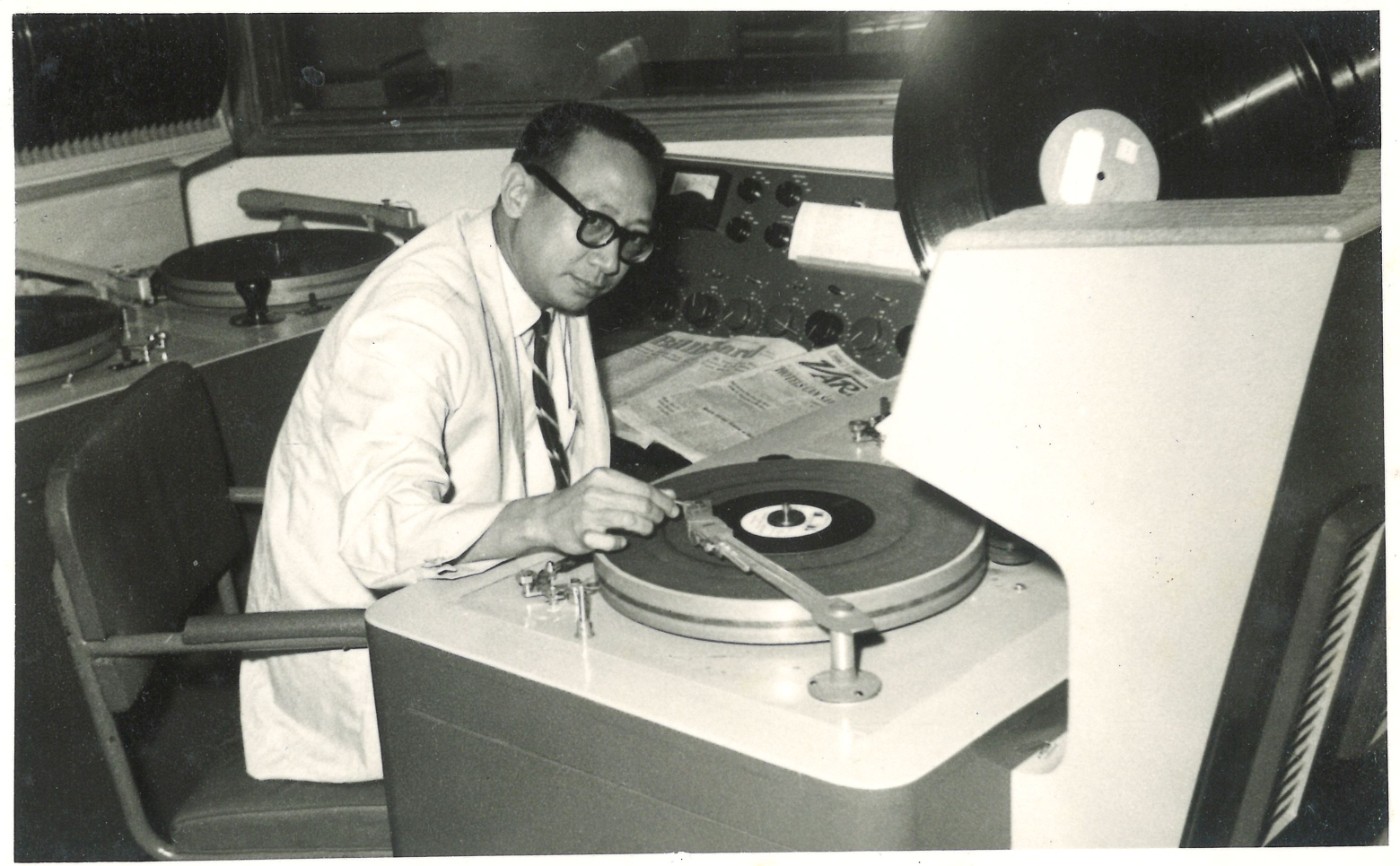 DJ Lớn Tuổi Nhất Thế Giới “Hạ Tai Nghe, Gác Mixer” Ở Tuổi 96