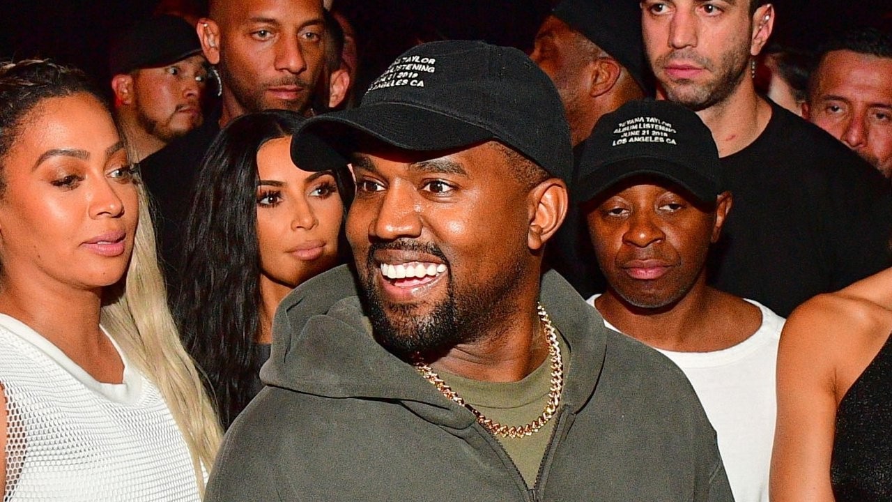 Kanye West Quyên Góp Gần 4,000 Món Đồ Chơi Cho Trẻ Em Tại Chicago