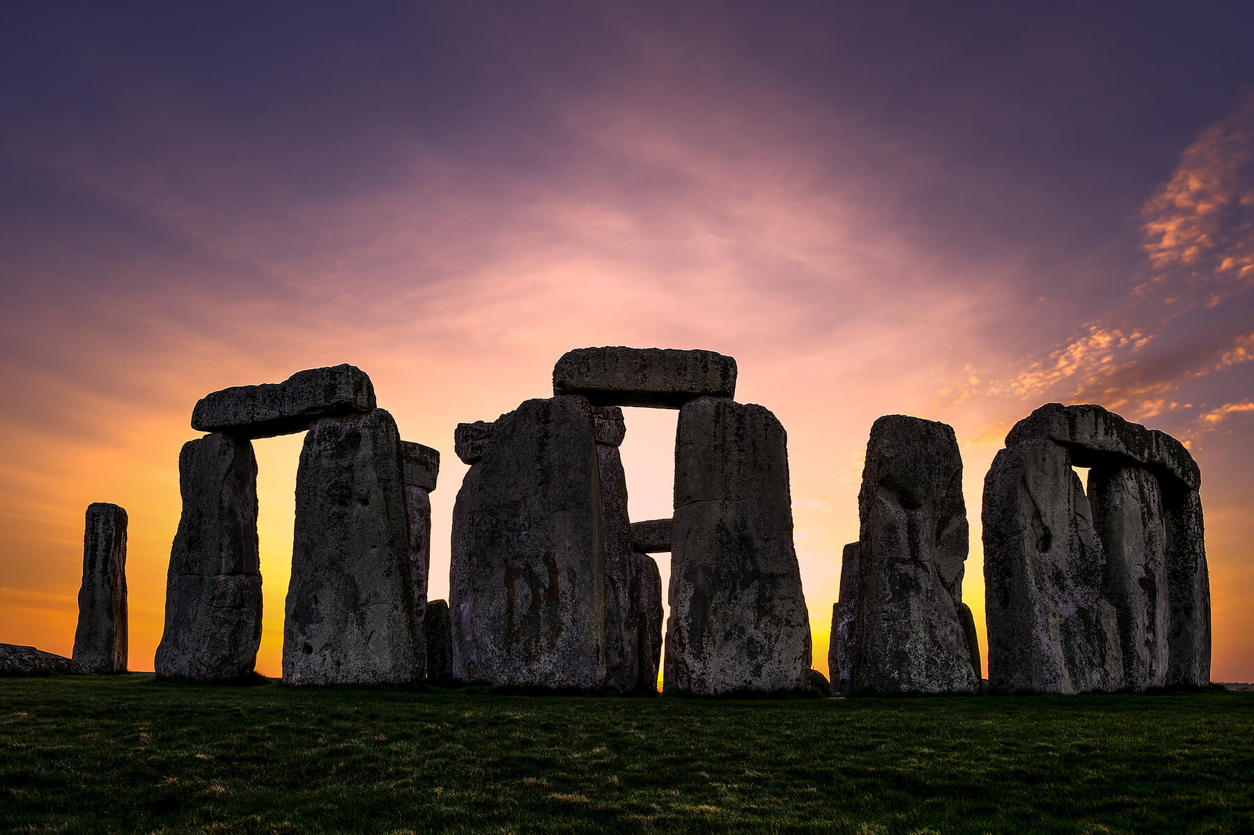 Paul Oakenfold Trở Thành Nghệ Sĩ Đầu Tiên Chơi Nhạc Tại Bãi Đá Cổ Stonehenge