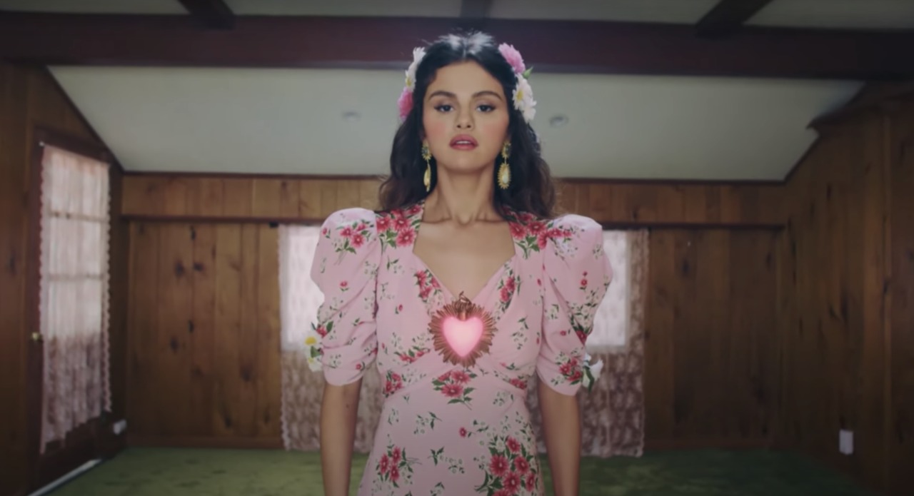 Selena Gomez Thông Báo Phát Hành EP Tiếng Tây Ban Nha Đầu Tay 'REVELACIÓN'