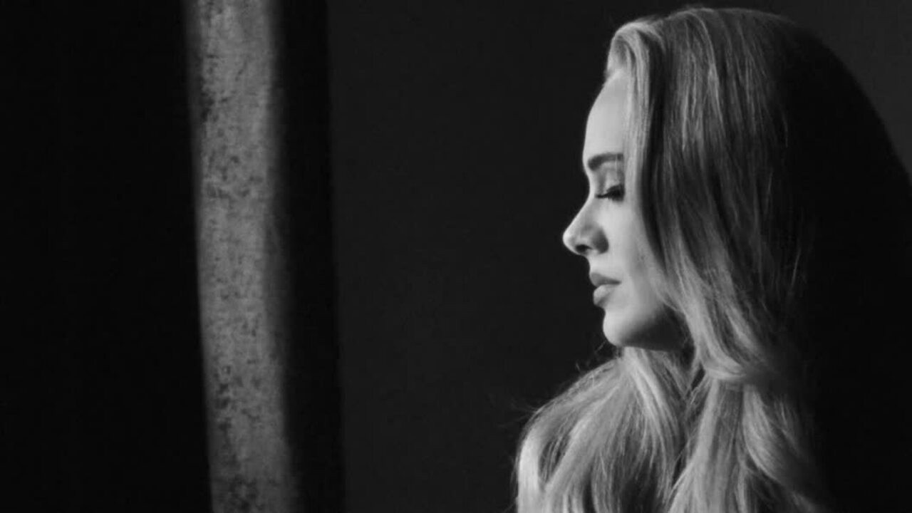 Adele Trải Lòng Về Nỗi Đau Hậu Ly Hôn Trong “Easy On Me”