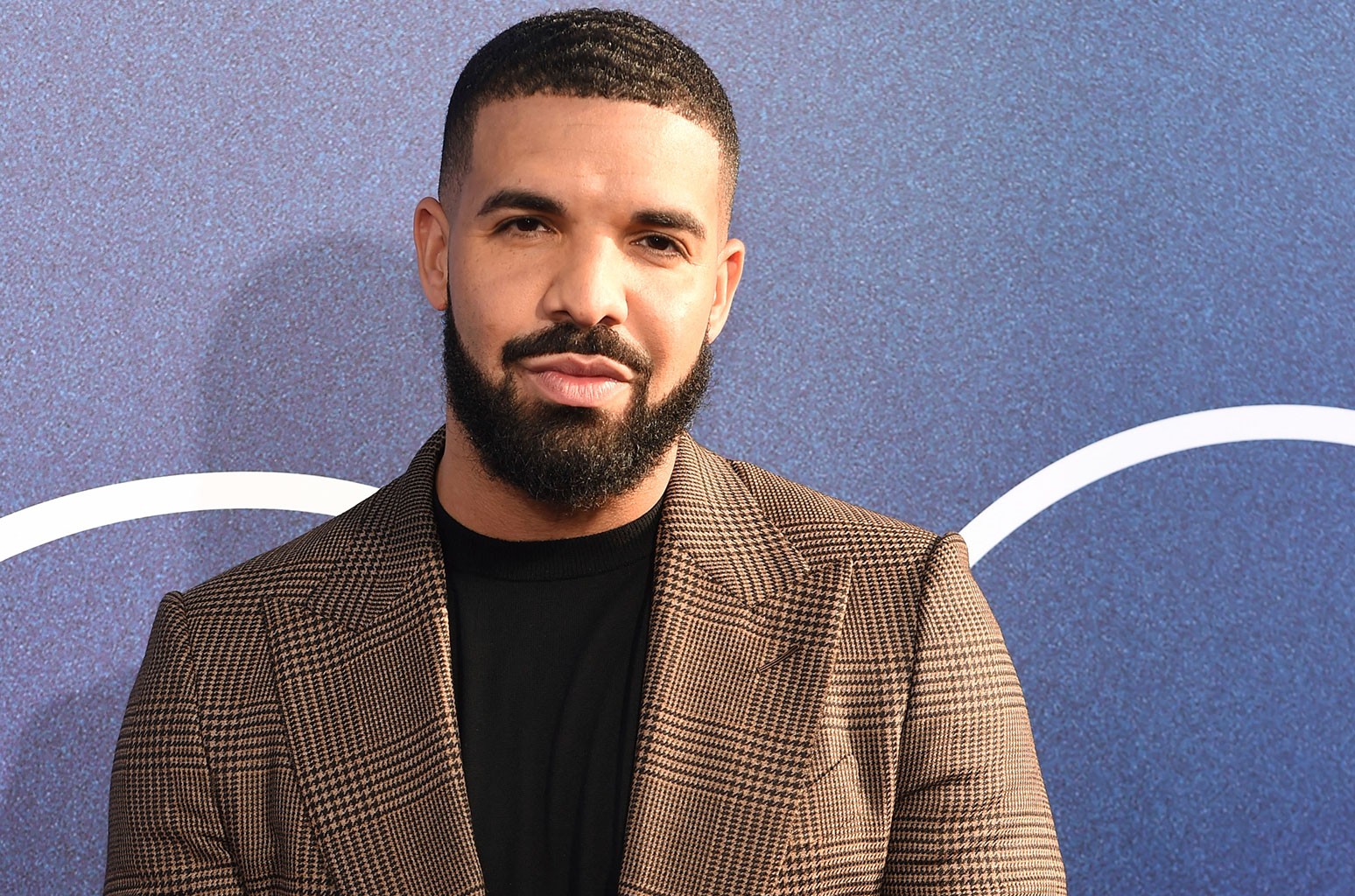 Drake Tiếp Tục Dời Lịch Phát Hành 'Certified Lover Boy' Vì Lí Do Sức Khỏe