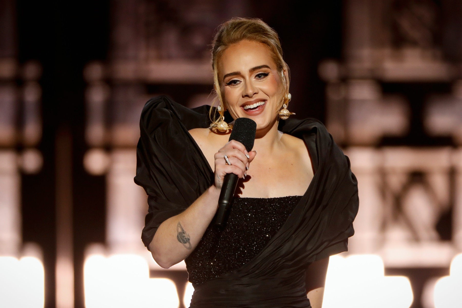 Fan Thể Hiện Sự Tức Giận Khi Adele Bất Ngờ Thông Báo Hủy Show Diễn Tại Las Vegas Vào Phút Chót