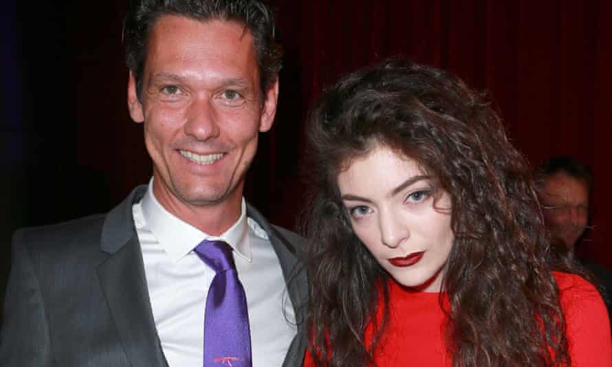 Quản Lý Cũ Của Lorde Bị Warner Music Sa Thải Vì Quấy Rối Tình Dục