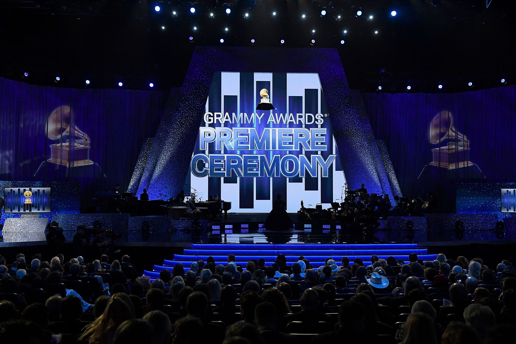 Lễ Trao Giải Grammy 2022 Bị Hoãn Do Sự Bùng Phát Của COVID-19