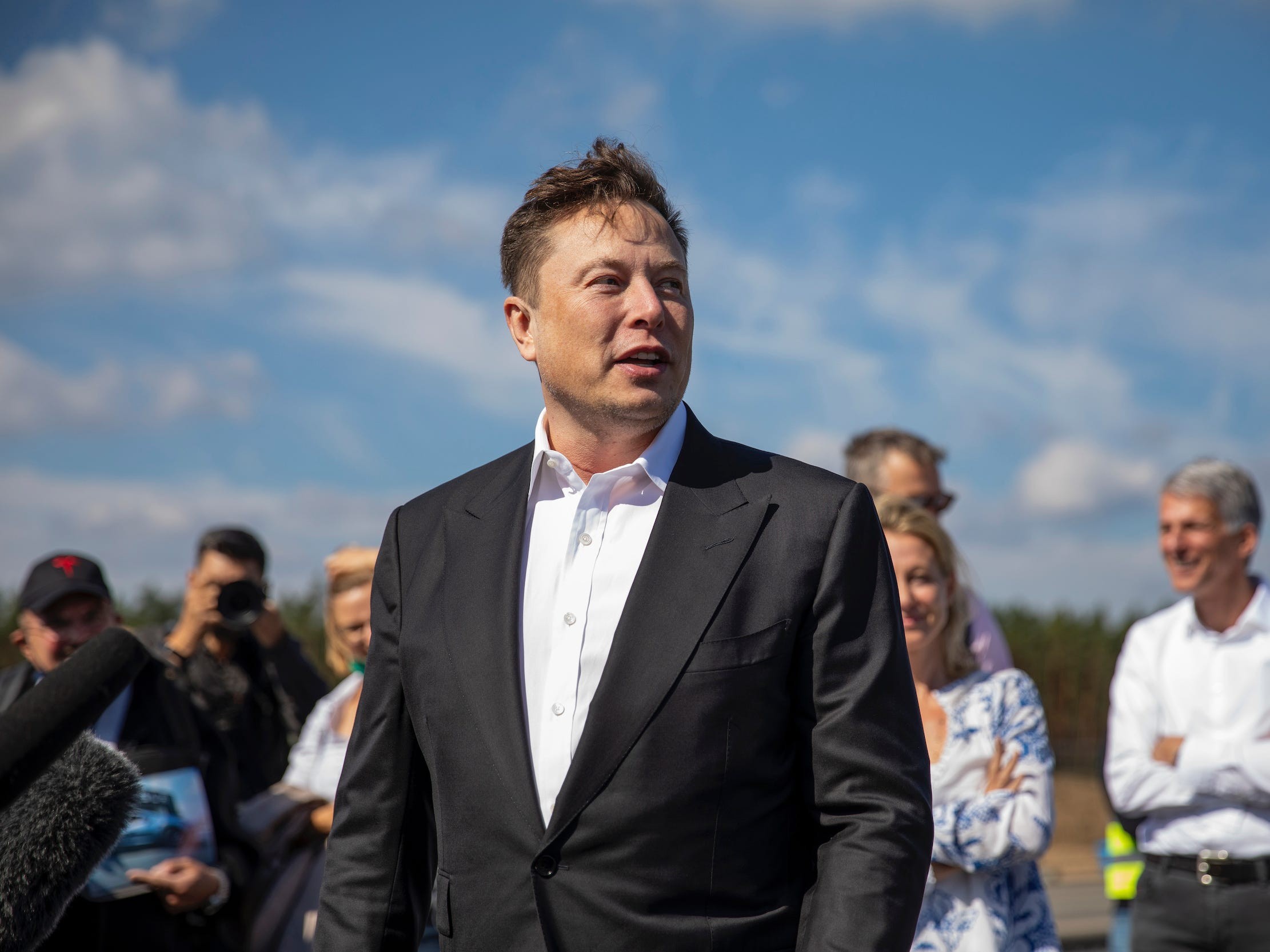 Elon Musk Tổ Chức Lễ Hội Âm Nhạc Khánh Thành Nhà Máy Tesla Tại Berlin Cho 9000 Người