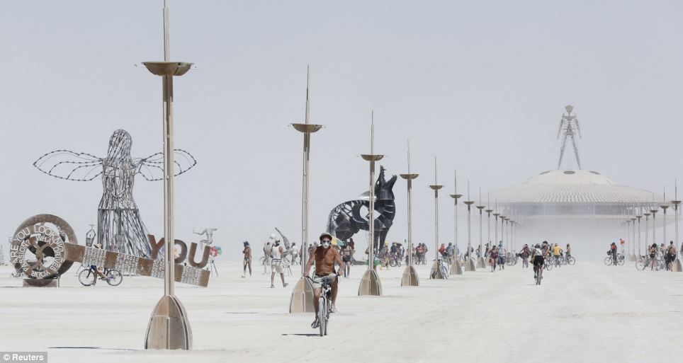 Một Góc Nhìn Cụ Thể Về Chi Phí Đắt Đỏ Của Burning Man Festival