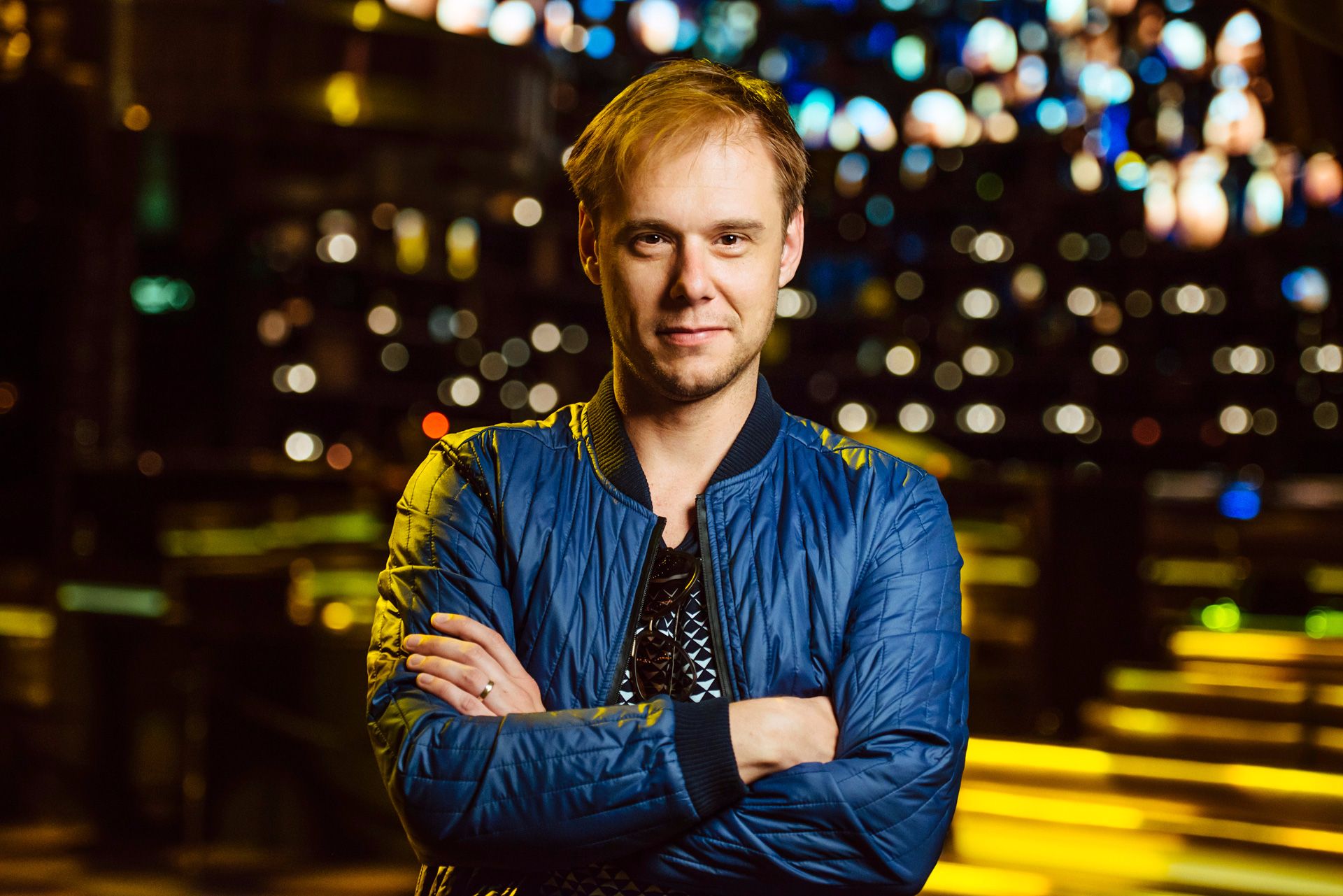 Armin van Buuren Công Bố Thông Tin Album Nghệ Sĩ Thứ 7 - 