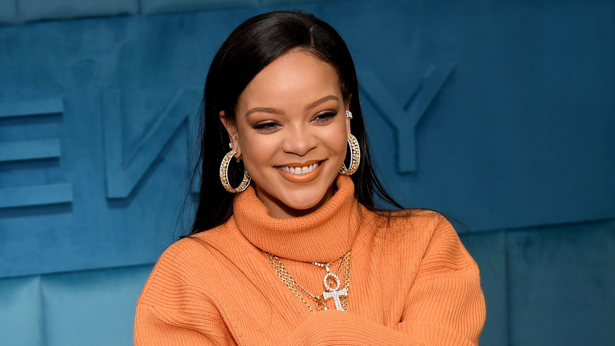 Rihanna Gặp Tai Nạn Xe Máy Điện